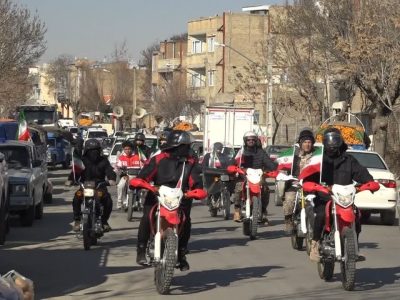 نواختن زنگ انقلاب و رژه موتوری در تکاب