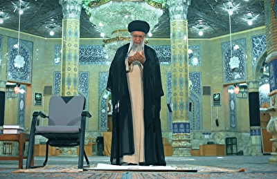 لحظاتی از حضور رهبر انقلاب در مسجد مقدس جمکران