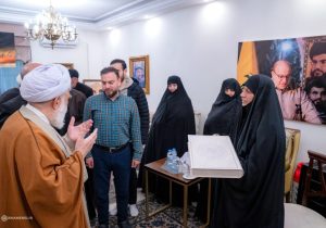 حضور نماینده رهبر انقلاب در منزل فرماندهان شهید حزب‌الله لبنان
