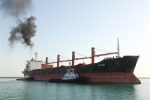 پهلودهی شناور حامل ۴۱ هزار تن روغن در بندرعباس
