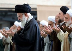 اقامه نماز عید فطر توسط رهبر انقلاب اسلامی در مصلای تهران