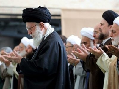 اقامه نماز عید فطر توسط رهبر انقلاب اسلامی در مصلای تهران