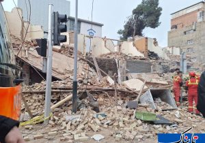 یک ساختمان چهار طبقه در خیابان طالقانی تهران فرو ریخت