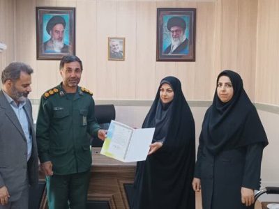 اهداء حکم فرمانده پایگاه بسیج رئیس بهزیستی شاهین دژ