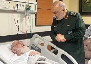 عیادت فرمانده کل سپاه از حضرت آیت‌الله نوری همدانی