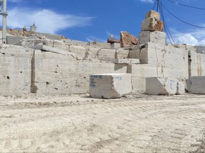 پیشگامی معادن سنگ تکاب برای سرمایه گذاری در تولید