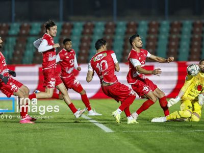 توقف پرسپولیس مقابل هوادار در نیمه نخست