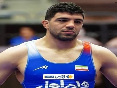 مدال برنز رقابت‌های بین المللی جام تختی برگردن کشتی‌گیر کرمانشاهی