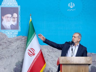 با وحدت، همدلی و درایت رهبر انقلاب از بحران‌ها سربلند بیرون خواهیم آمد