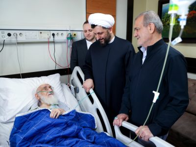 عیادت دکتر پزشکیان از آیت‌الله العظمی نوری همدانی
