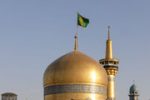 آیین تعویض پرچم گنبد حرم مطهر رضوی در روز ولادت امام رضا(ع)