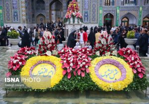شست‌وشو و پرداخت ضریح مطهر رضوی در آستانه میلاد امام رضا(ع)