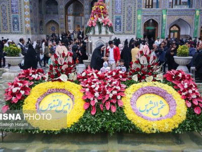 شست‌وشو و پرداخت ضریح مطهر رضوی در آستانه میلاد امام رضا(ع)