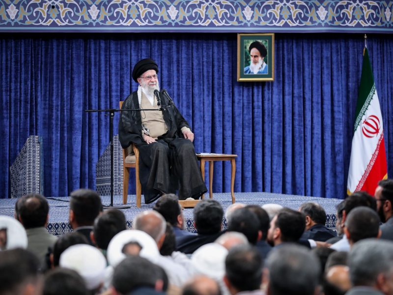 رهبر انقلاب در دیدار دست‌اندرکاران حج و جمعی از زائران بیت‌الله الحرام