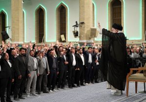 رهبر انقلاب اسلامی در دیدار هزاران تن از معلمان و فرهنگیان