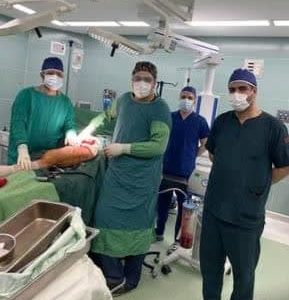 موفقیت چشمگیر در نخستین جراحی تعویض مفصل لگن بیمار ۸۵ ساله در شاهین دژ