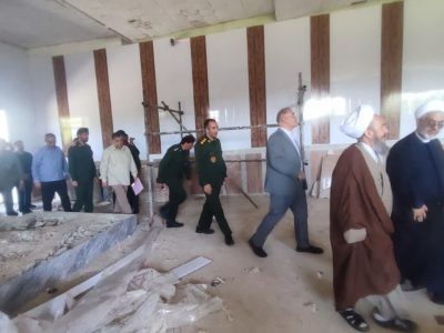  بازدید حجت الاسلام میرزایی از روند ساخت خانه های سازمانی سپاه شاهین دژ و رستوران که توسط سپاه شاهین دژ در حال ساخت
