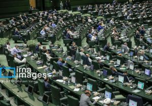 استفاده نمایندگان از تلفن همراه در صحن ممنوع است