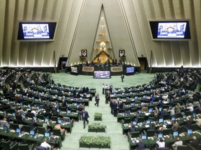 نمایندگان مجلس از پاسخ های وزیر ارشاد قانع نشدند