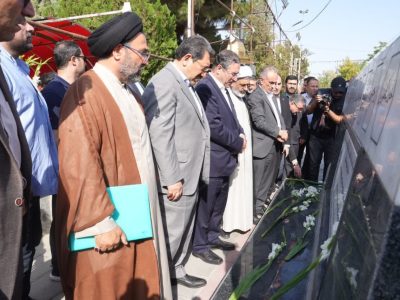 ادای احترام دکتر اتابک، دکتر رحمانی و حجت الاسلام میرزائی به مقام شامخ شهدا در ارومیه