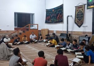 برگزاری محفل هفتگی انس با قرآن در کانون فرهنگی هنری جوانان فاطمیه شاهین‌دژ