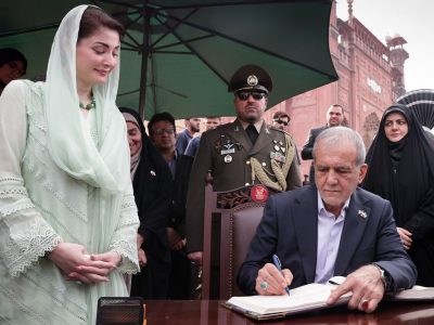 ادای احترام رئیس جمهور ایران به علامه اقبال لاهوری
